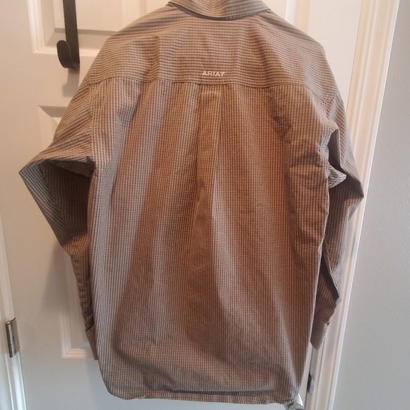 Ariat pro series sz med button up newer condition - Picture 9 of 9